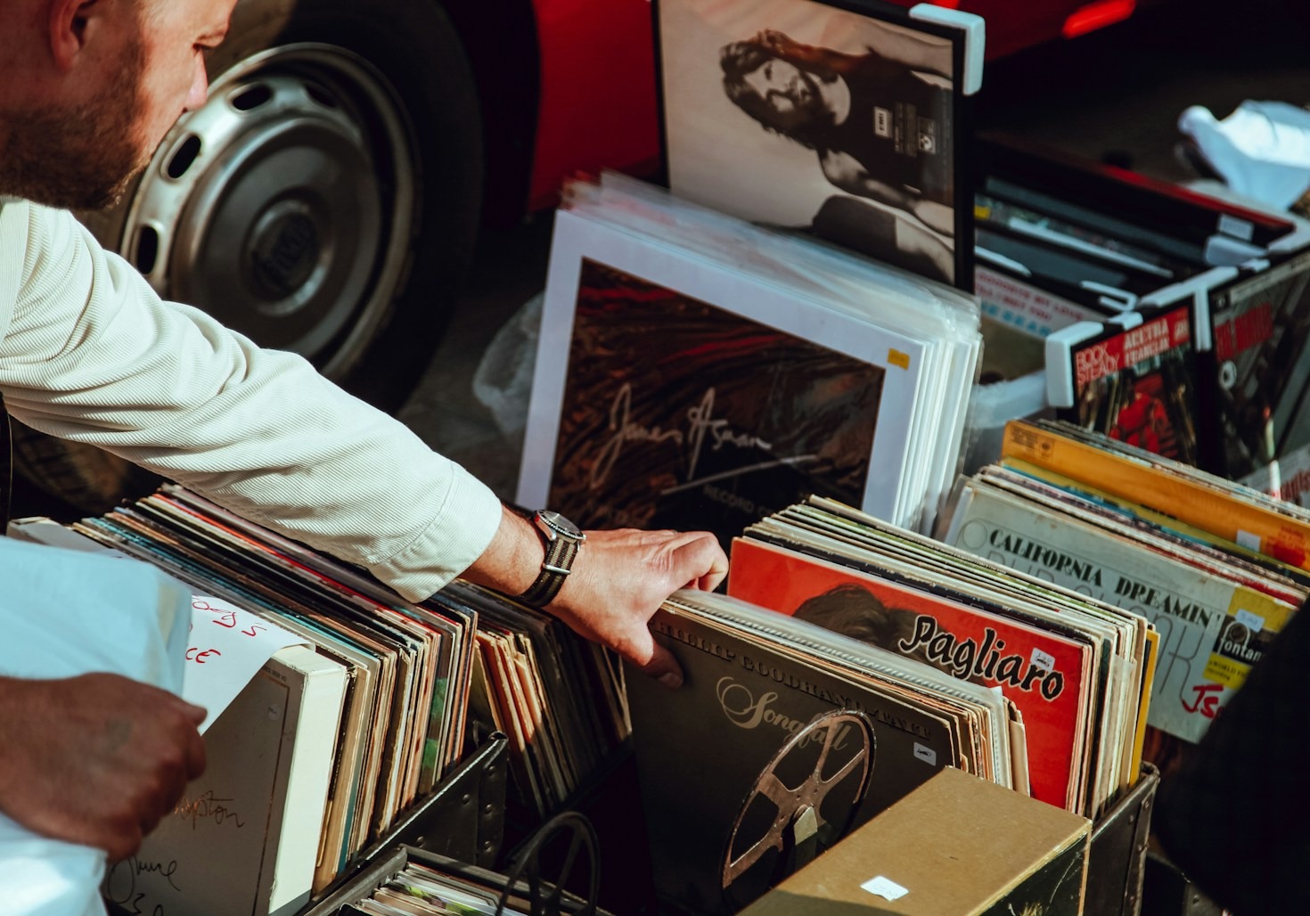 The Charm of RV-Based Flea Market Stores